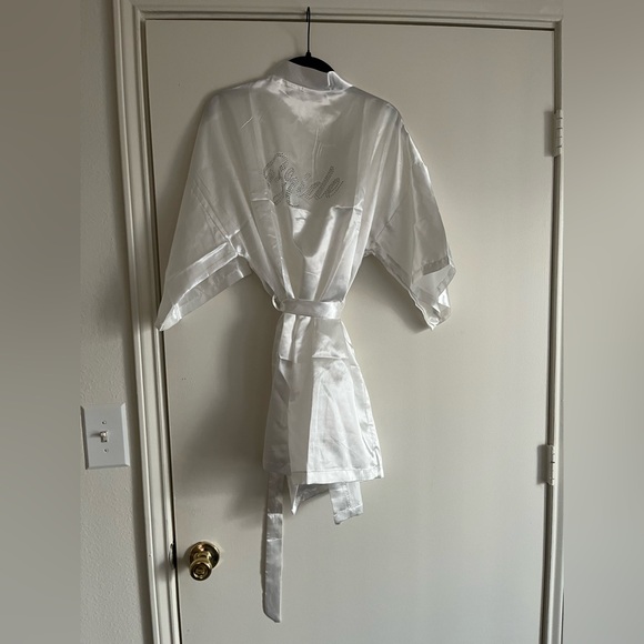 Short Sleeve Bridal Robe - Picture 9 of 10